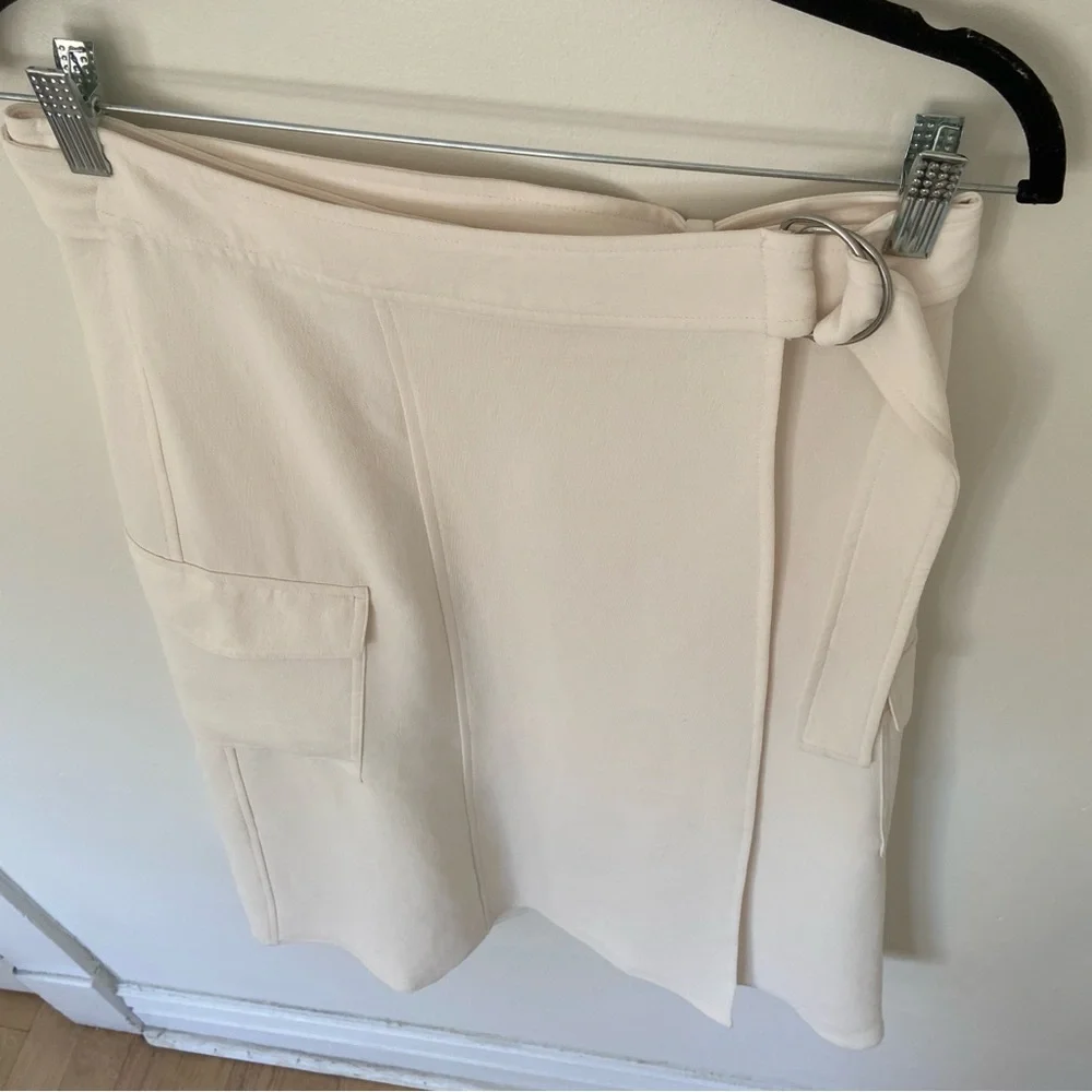 Aritzia Wilfred Hana Skirt Cream White Crepe high-rise cargo wrap midi skirt - Picture 4 of 9